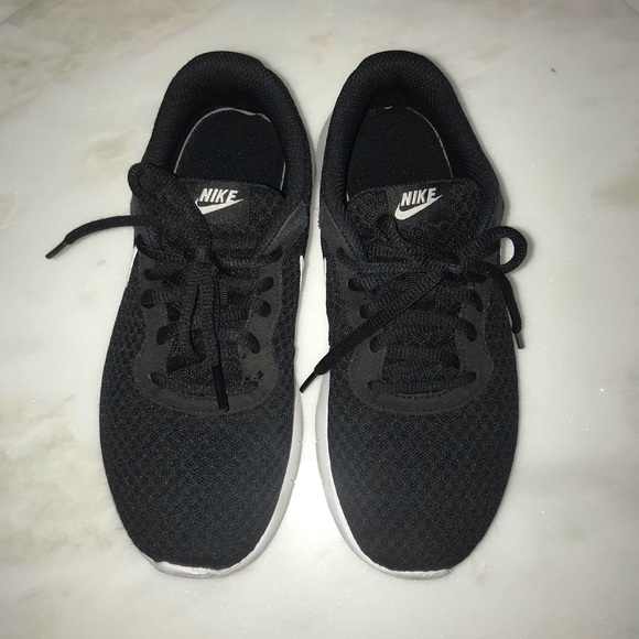 Sold! Nike blk /White EUC 4 youth - Picture 3 of 7